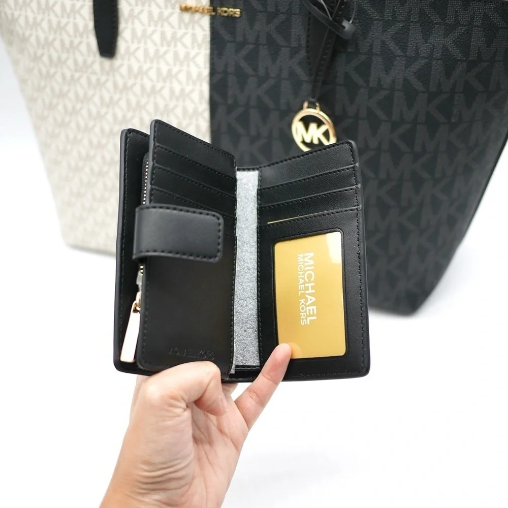 🍓NWT Michael Kors Black and Cream Geometric Tote Set
